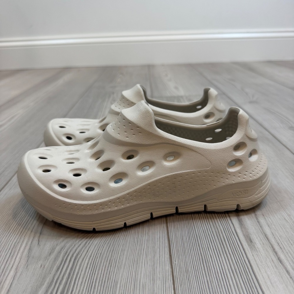 Skechers GO FOAM Arch Fit Slip On Clogs Cream Off White Womens 6.5
